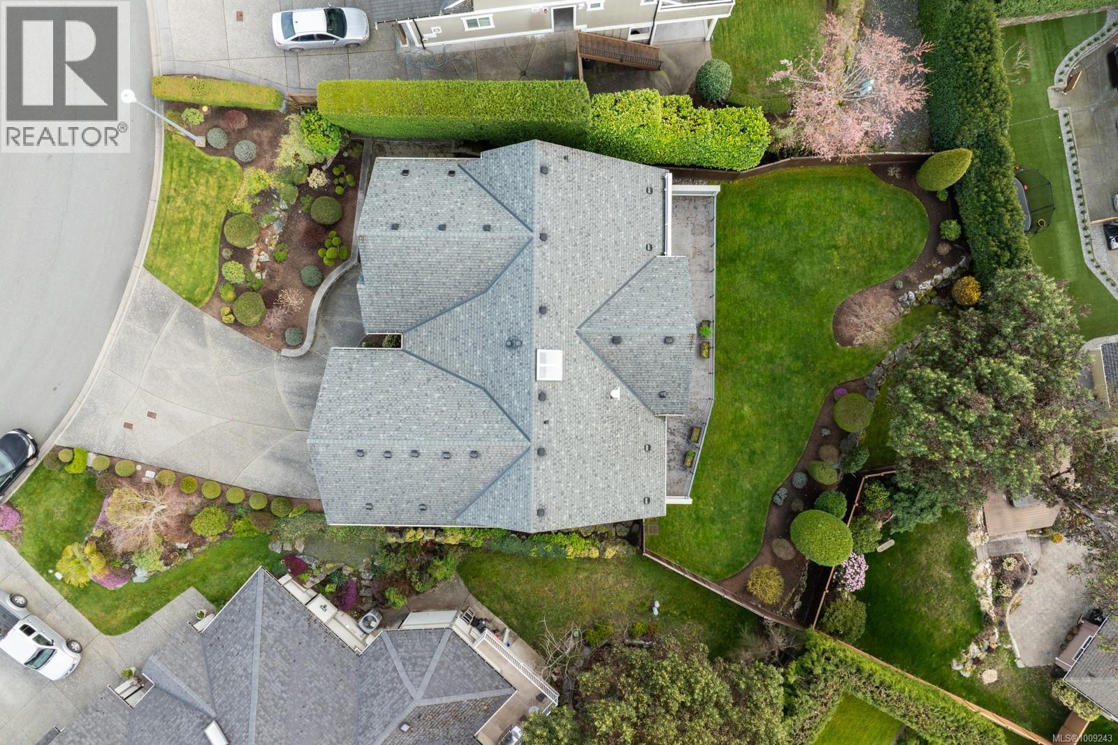 Photo 6 of 724 Bossi Pl, Saanich BC