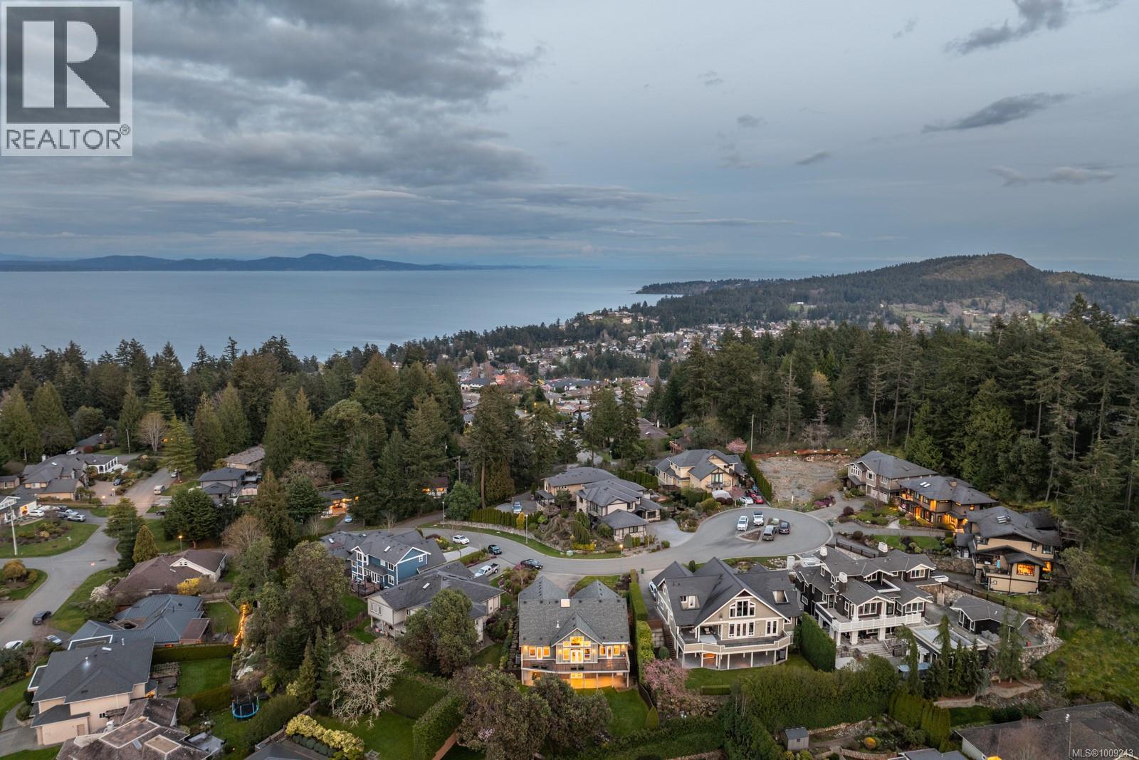 Photo 3 of 724 Bossi Pl, Saanich BC