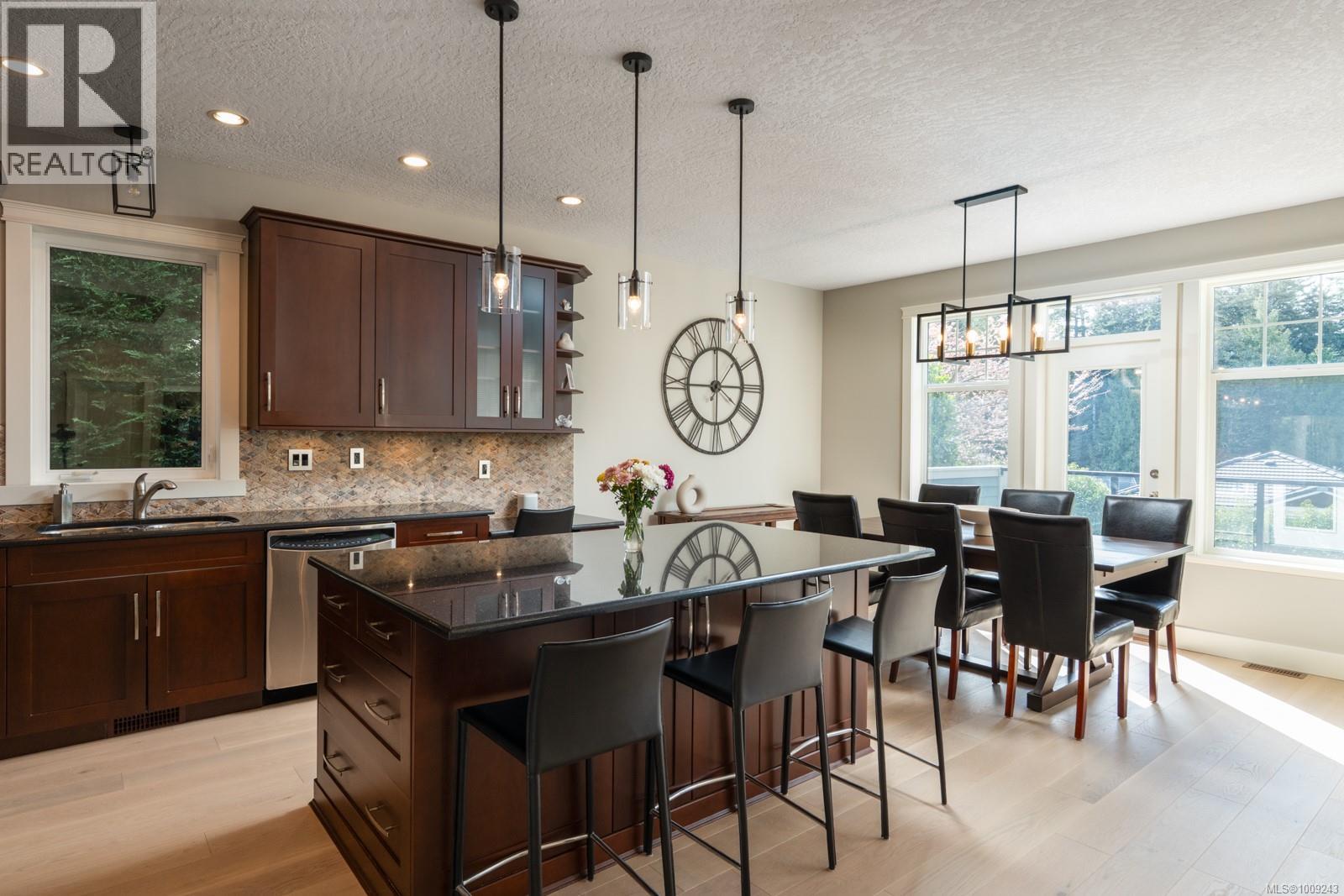 Photo 18 of 724 Bossi Pl, Saanich BC