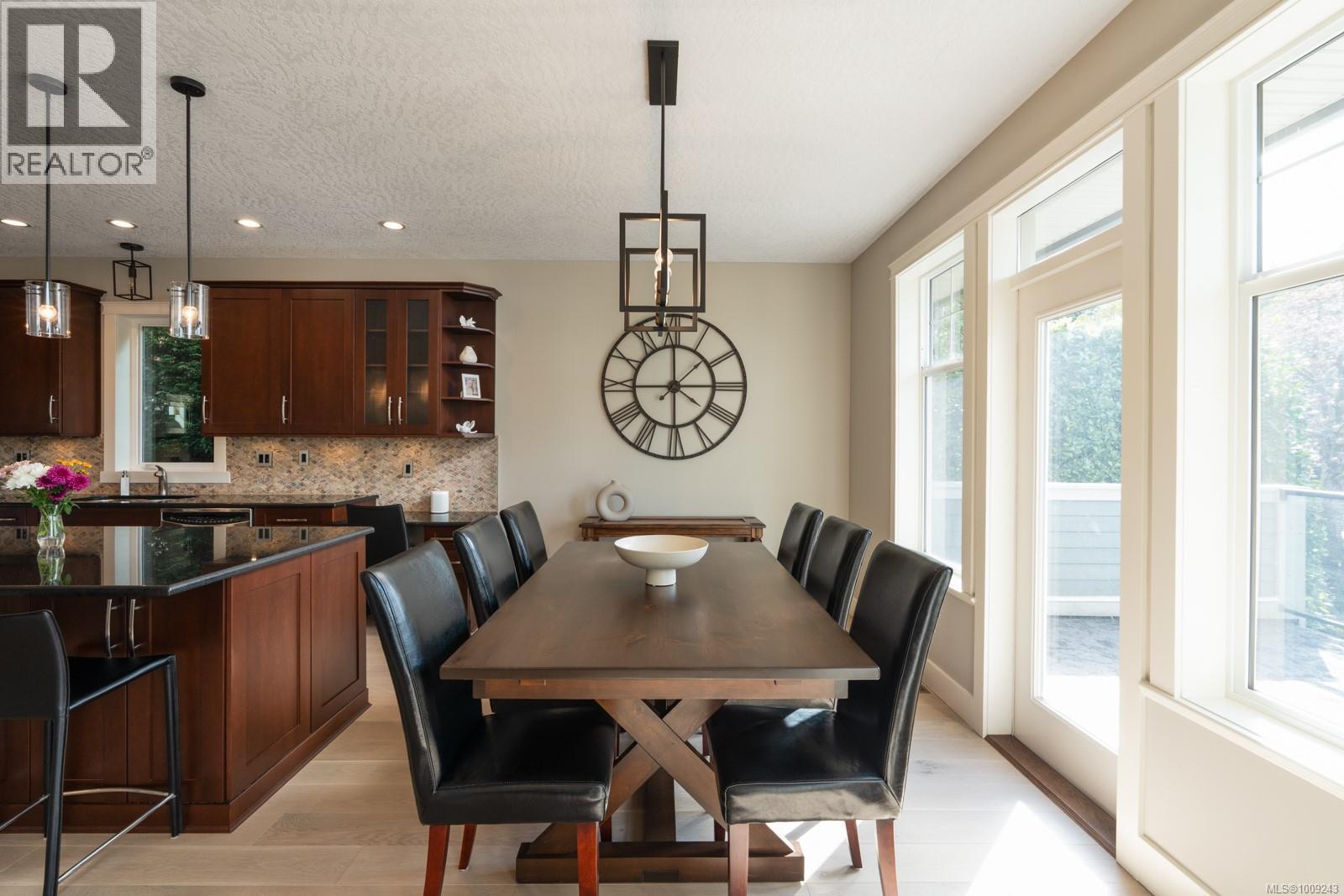 Photo 2 of 724 Bossi Pl, Saanich BC