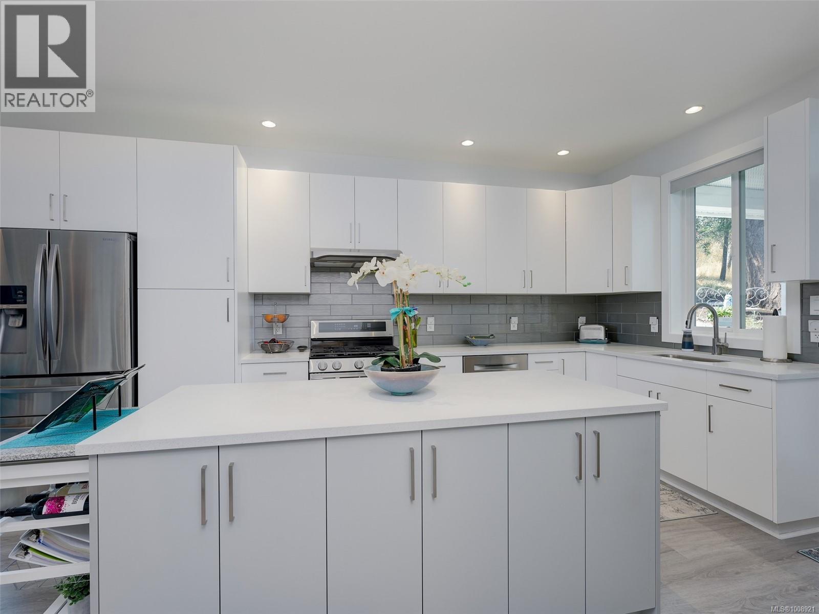 Photo 6 of 2407 Mountain Heights Dr, Sooke BC