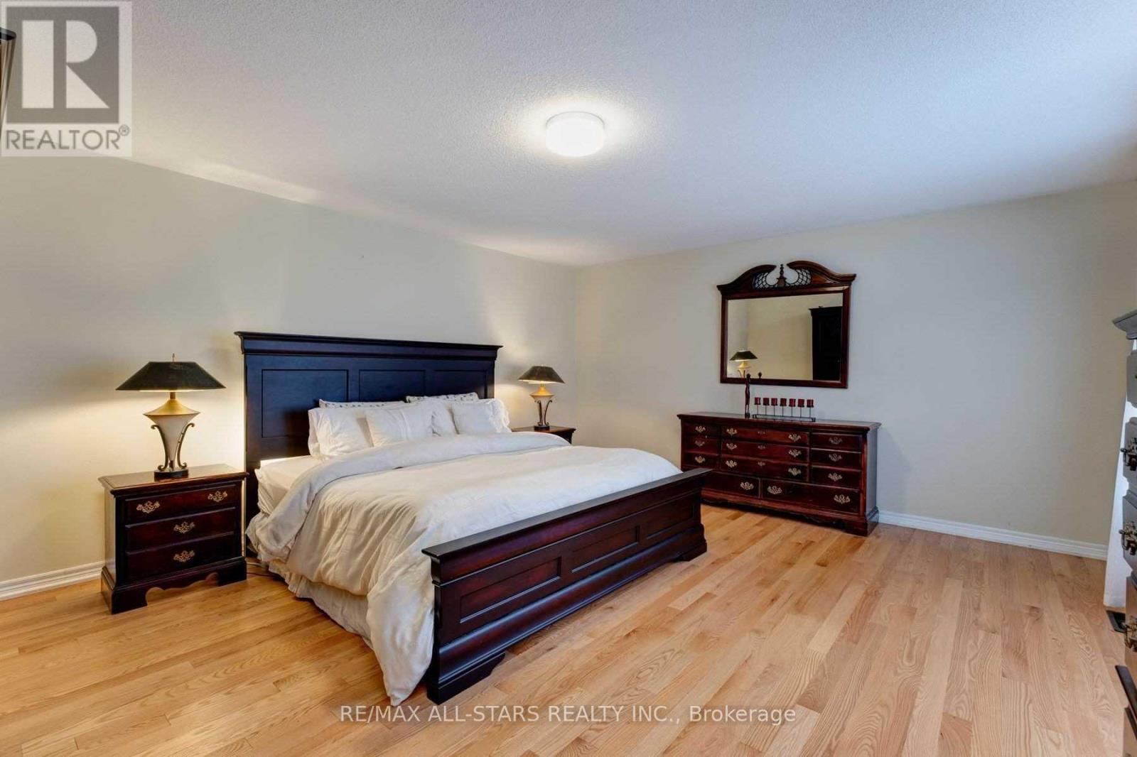 Photo 31 of 18 Orr Farm Road, Markham ON