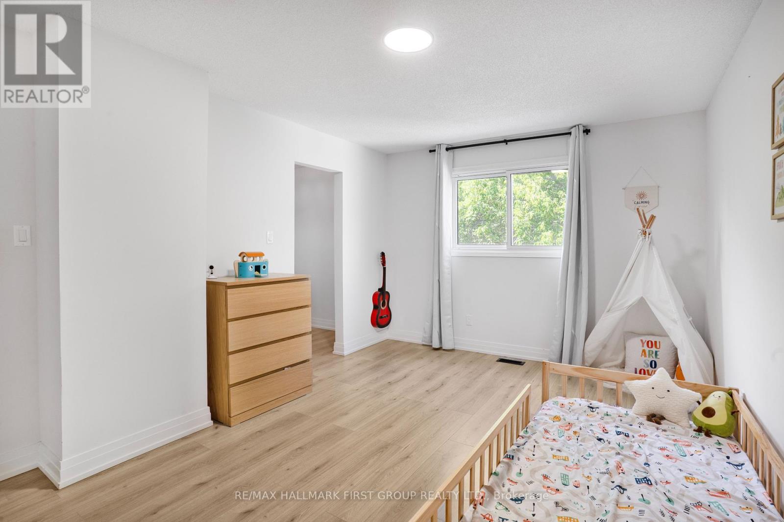 Photo 2 of 974 Vance Crescent, Innisfil ON