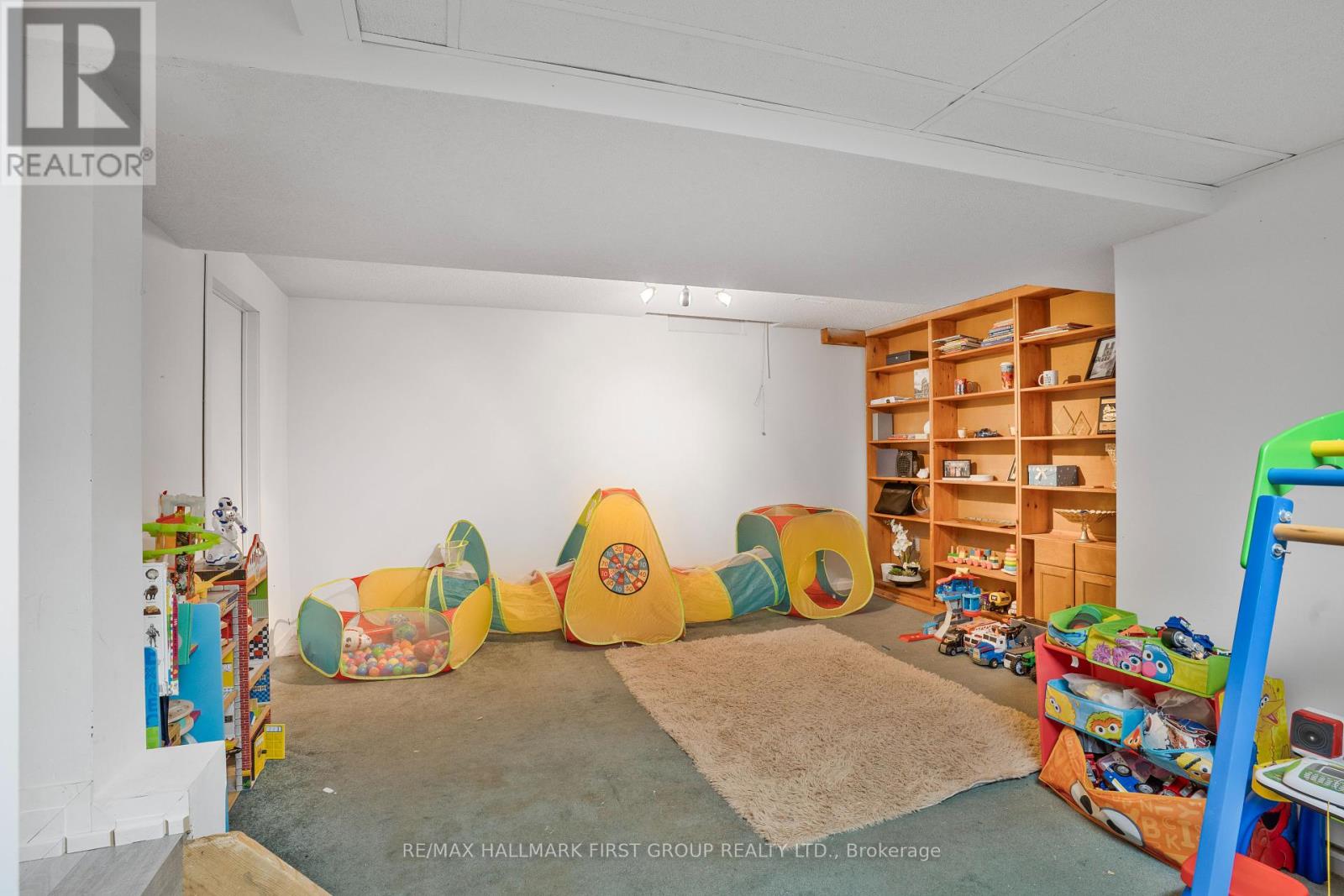 Photo 5 of 974 Vance Crescent, Innisfil ON