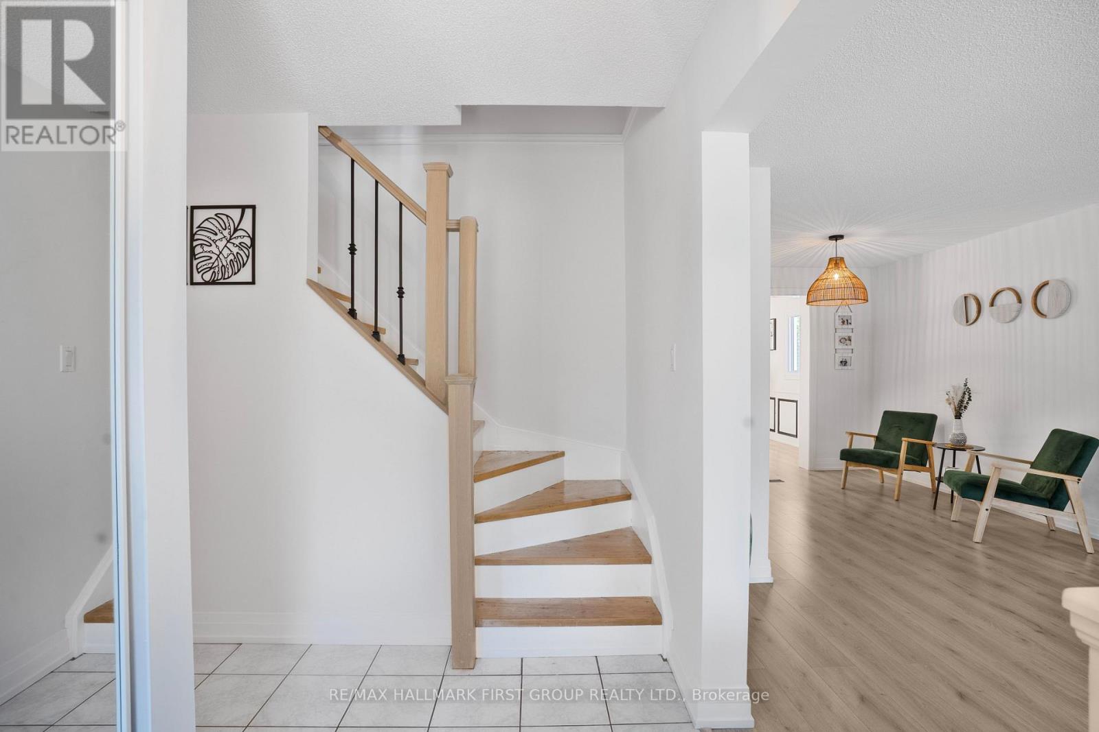 Photo 3 of 974 Vance Crescent, Innisfil ON