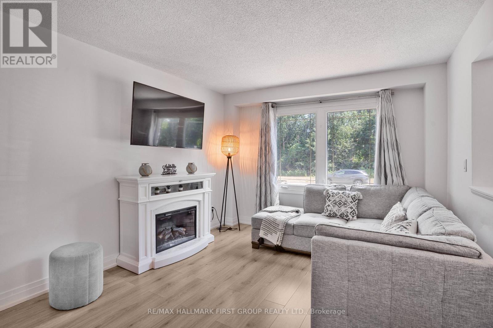 Photo 23 of 974 Vance Crescent, Innisfil ON