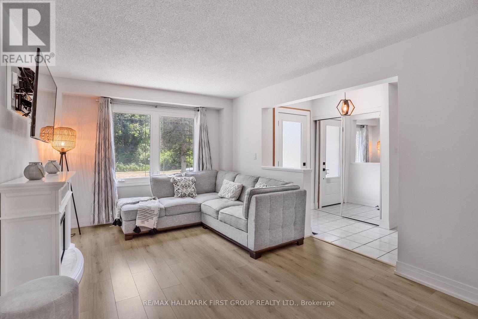 Photo 7 of 974 Vance Crescent, Innisfil ON