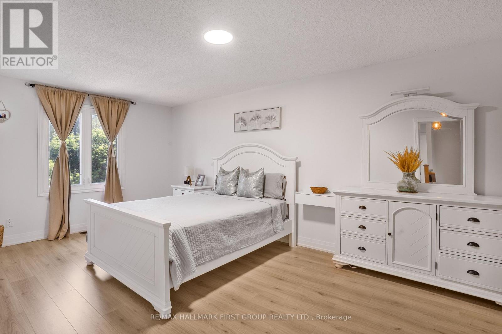 Photo 14 of 974 Vance Crescent, Innisfil ON