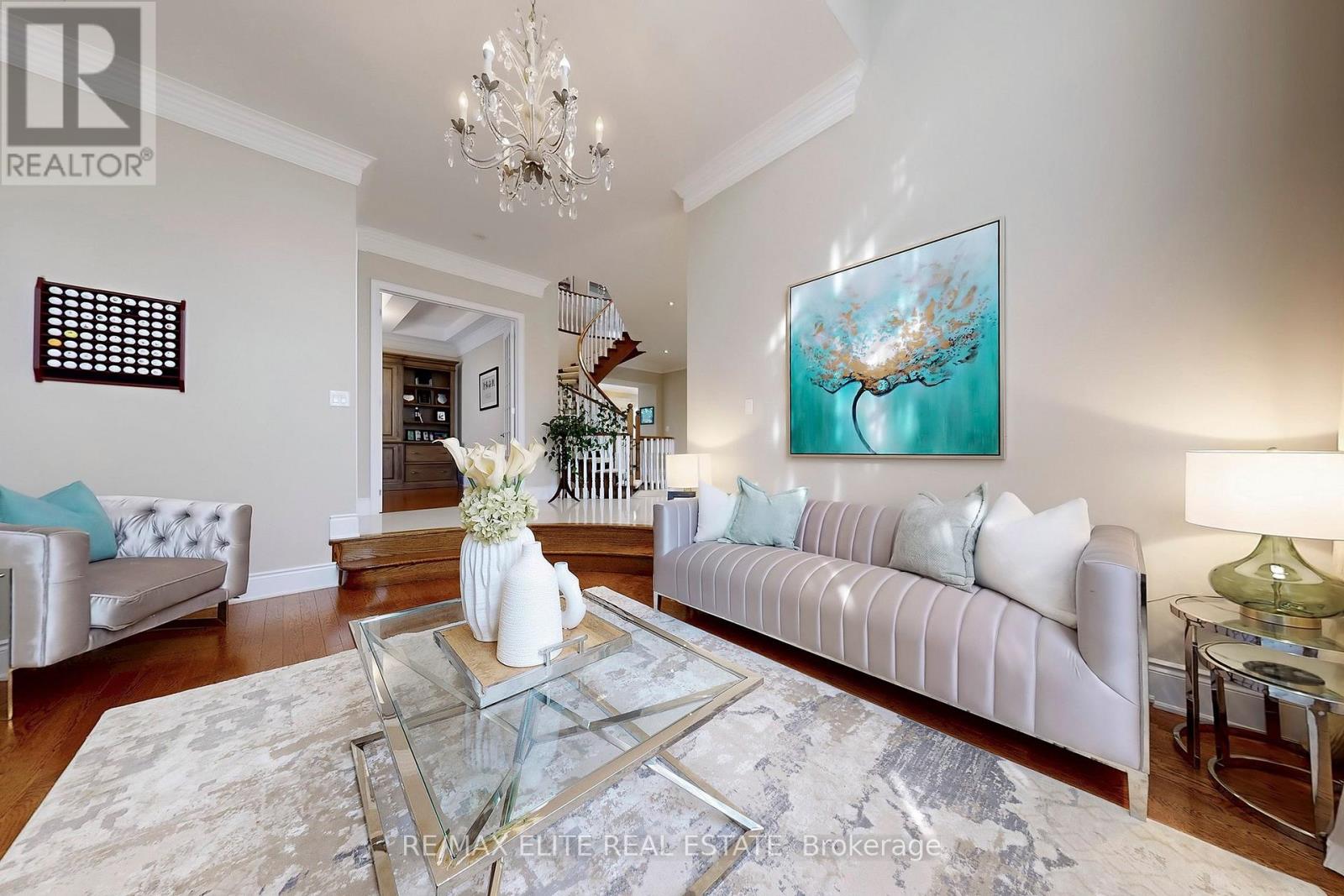 Photo 17 of 59 Carisbrooke Circle, Aurora ON