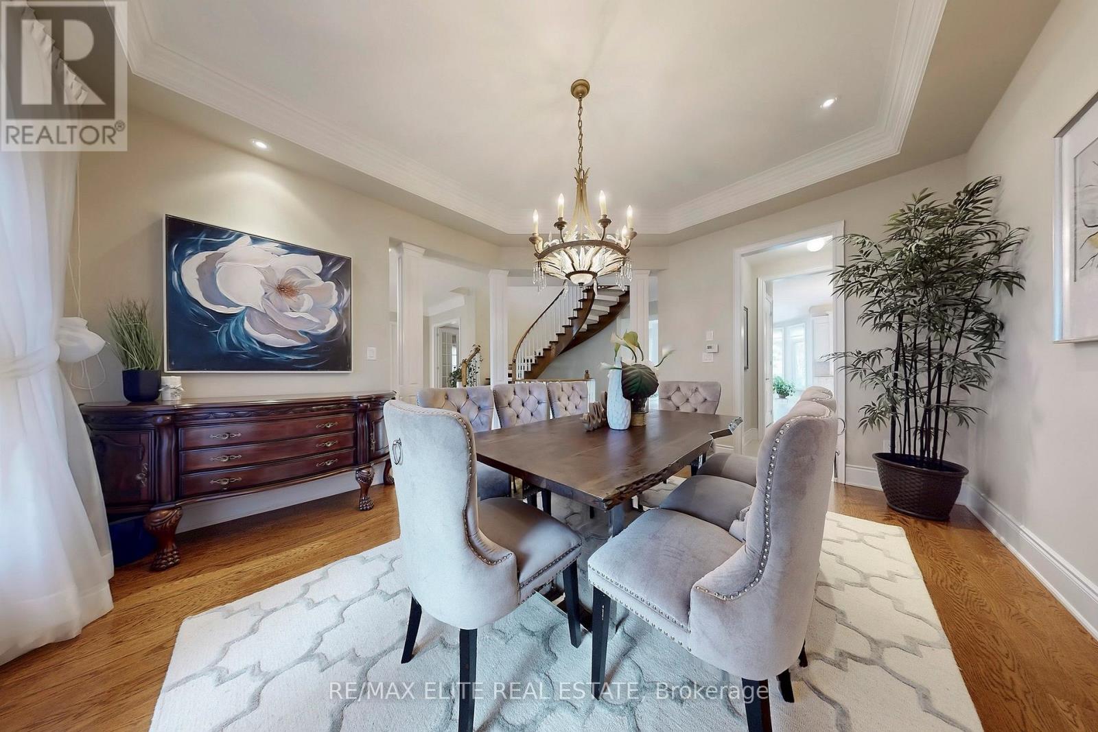 Photo 19 of 59 Carisbrooke Circle, Aurora ON
