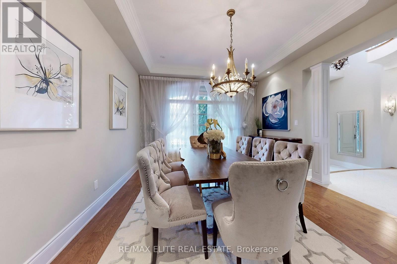 Photo 20 of 59 Carisbrooke Circle, Aurora ON