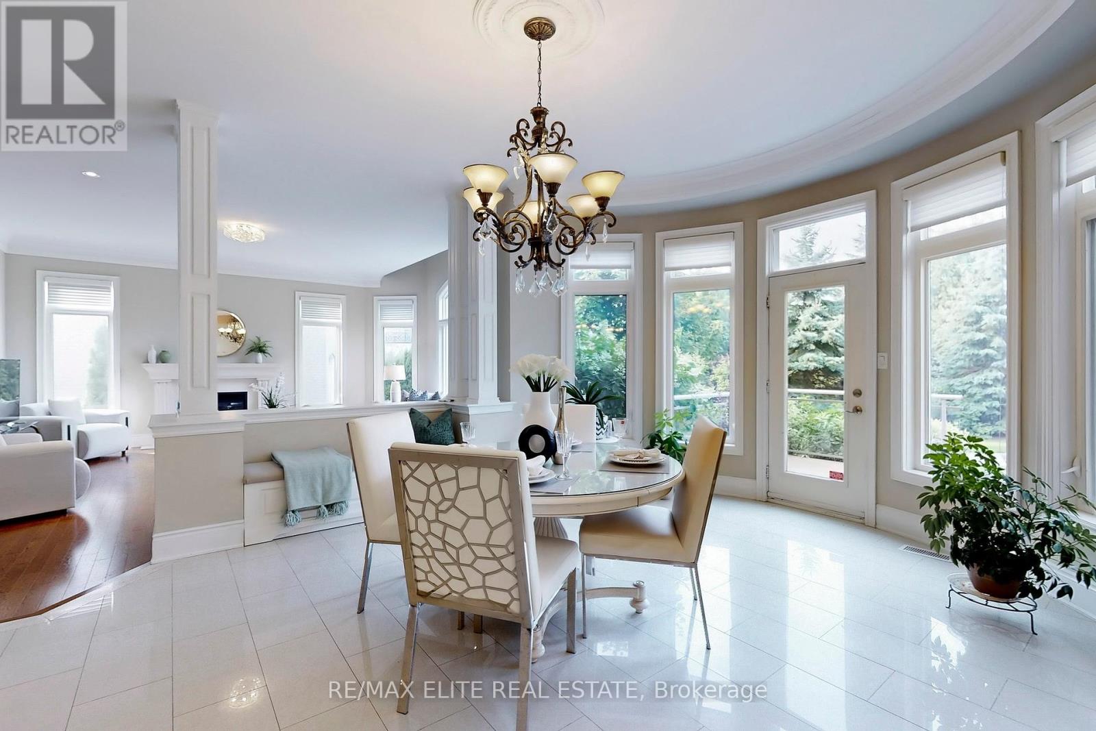 Photo 22 of 59 Carisbrooke Circle, Aurora ON
