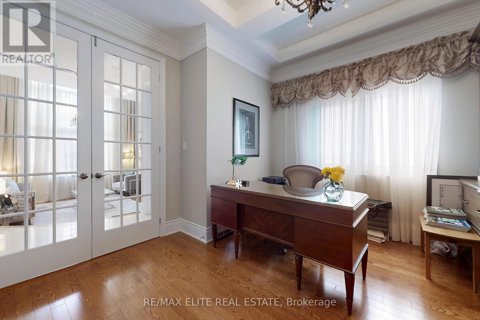 Photo 24 of 59 Carisbrooke Circle, Aurora ON