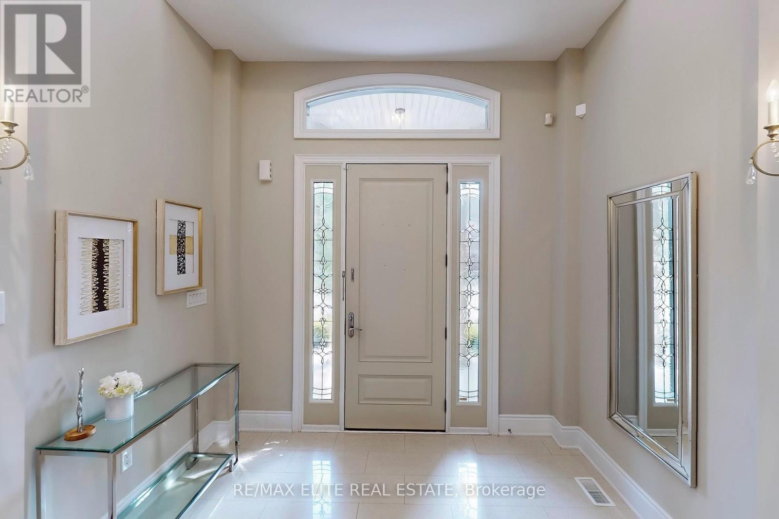 Photo 27 of 59 Carisbrooke Circle, Aurora ON