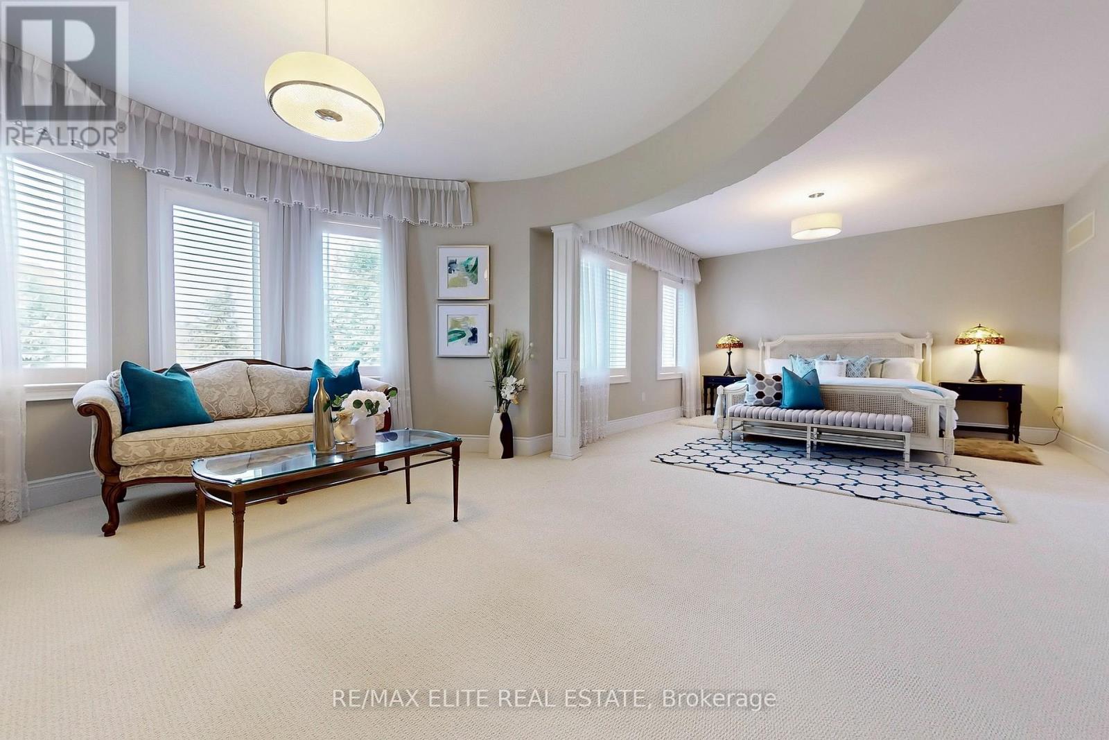 Photo 32 of 59 Carisbrooke Circle, Aurora ON