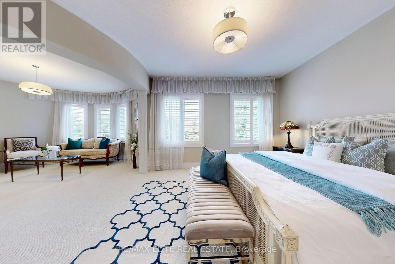 Photo 33 of 59 Carisbrooke Circle, Aurora ON