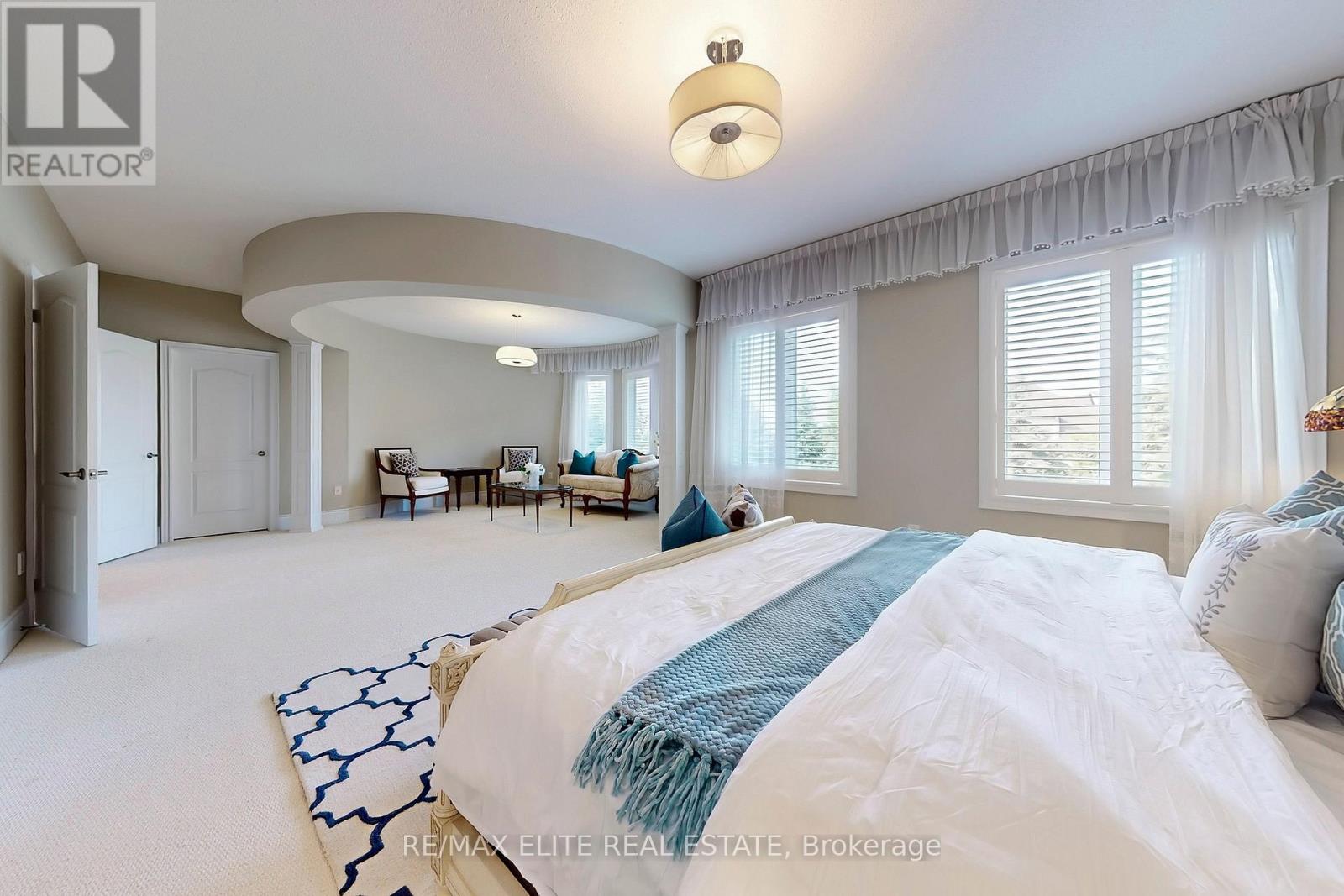 Photo 34 of 59 Carisbrooke Circle, Aurora ON