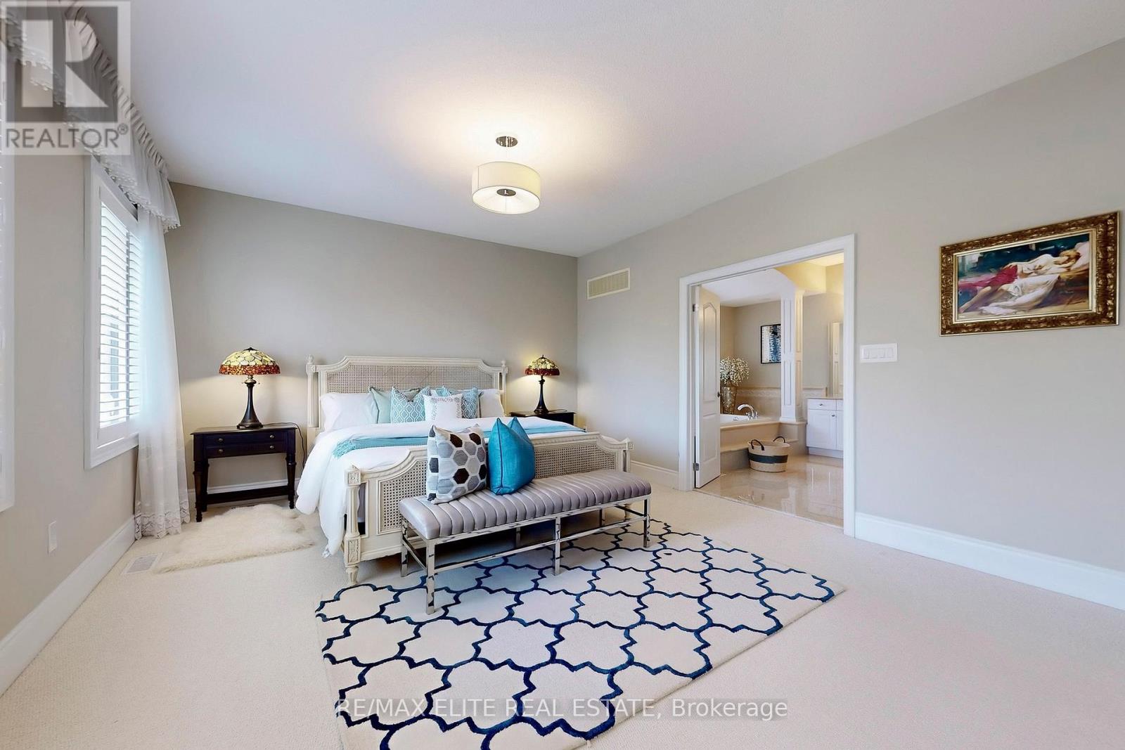 Photo 35 of 59 Carisbrooke Circle, Aurora ON