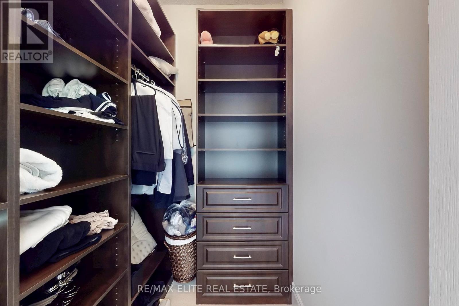 Photo 41 of 59 Carisbrooke Circle, Aurora ON