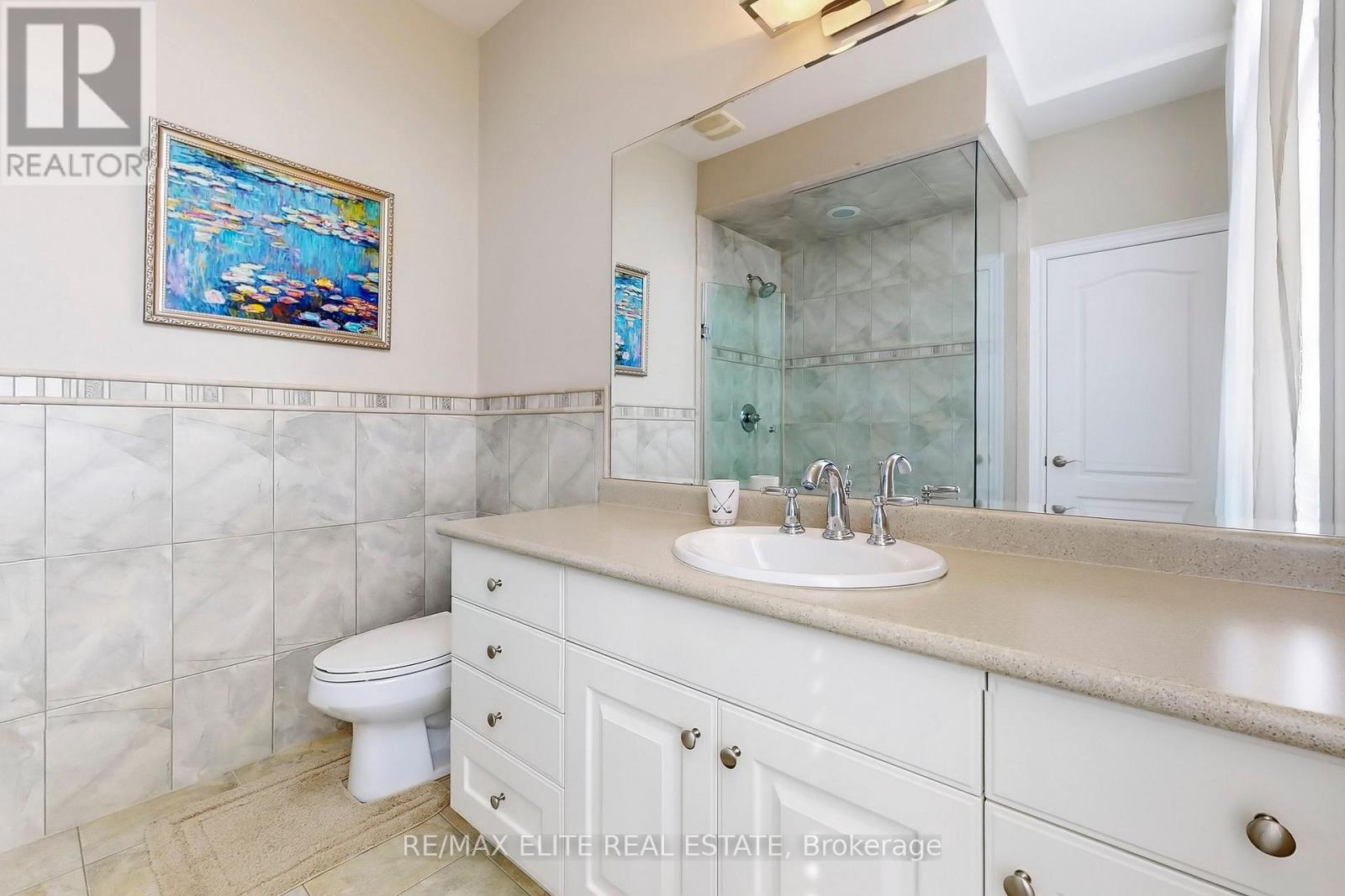 Photo 42 of 59 Carisbrooke Circle, Aurora ON