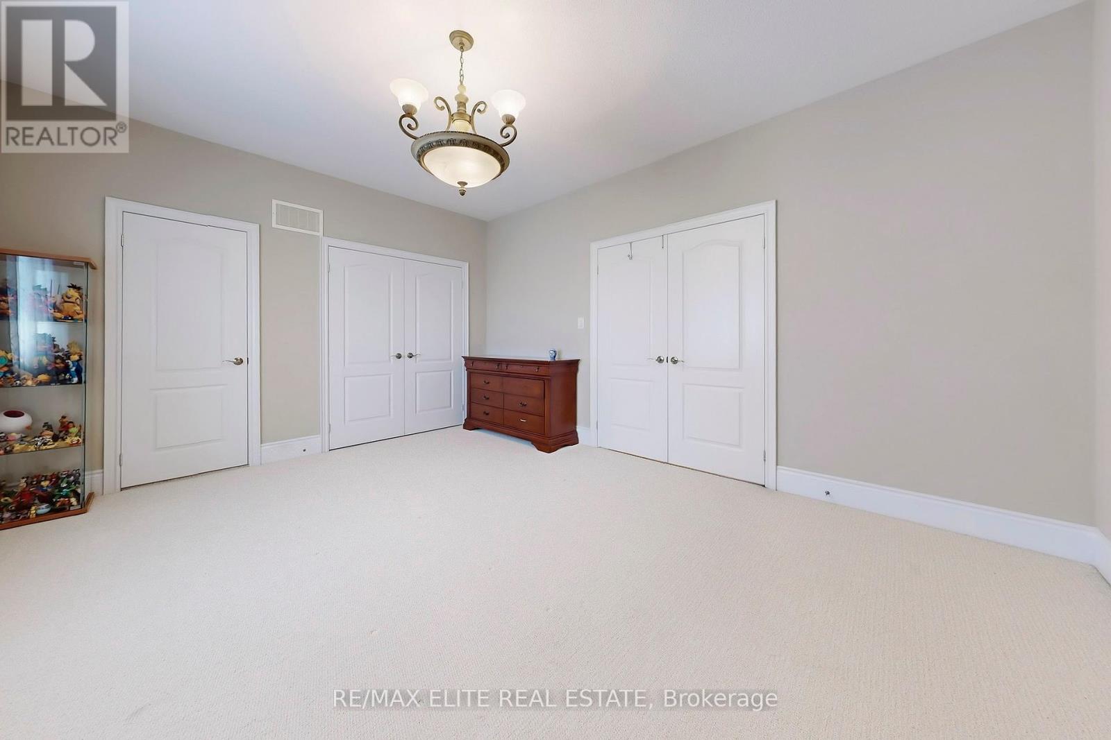 Photo 46 of 59 Carisbrooke Circle, Aurora ON