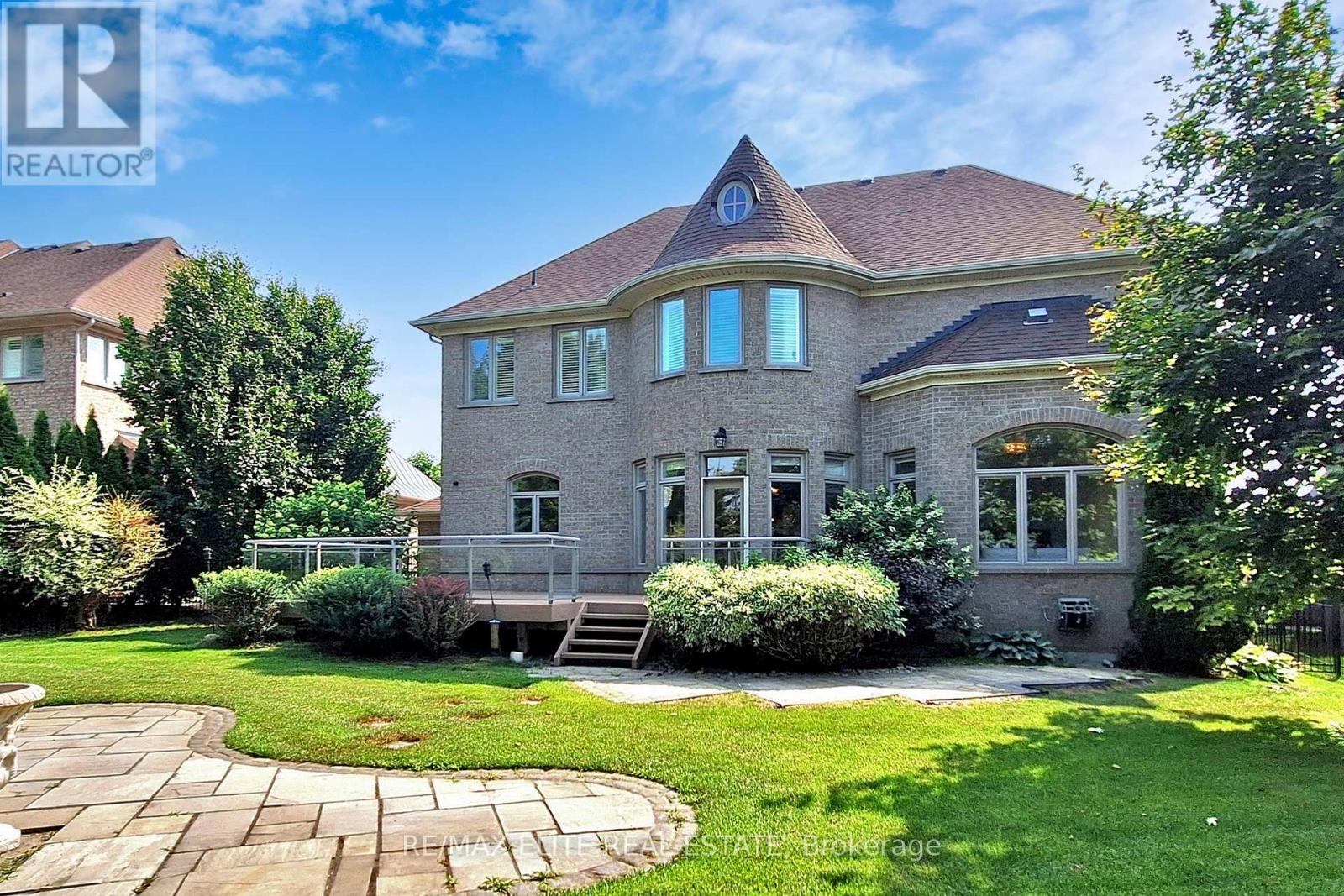Photo 49 of 59 Carisbrooke Circle, Aurora ON