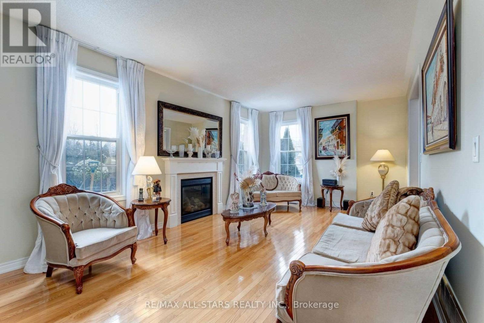 Photo 5 of 18 Orr Farm Road, Markham ON
