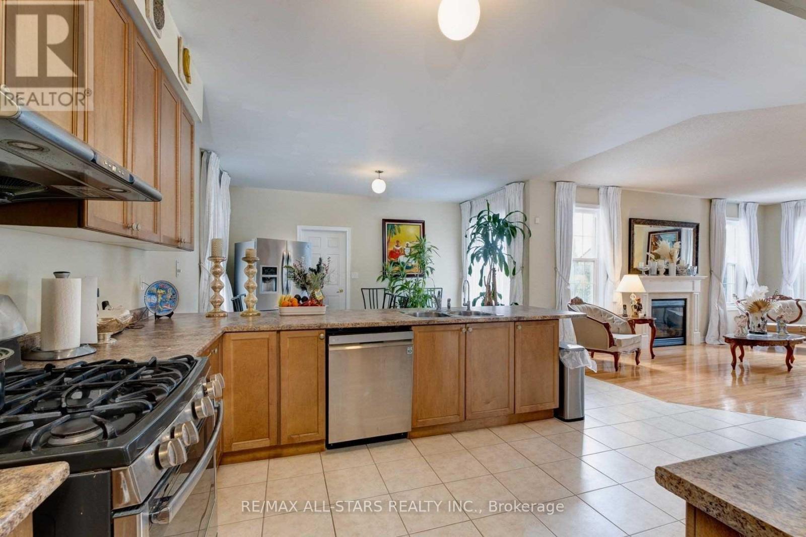 Photo 9 of 18 Orr Farm Road, Markham ON