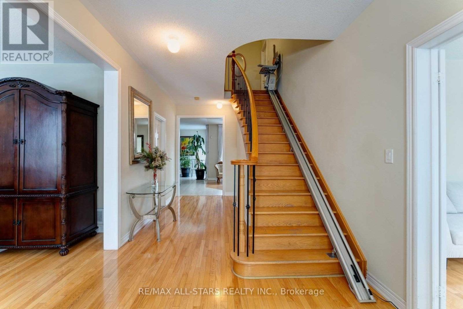 Photo 15 of 18 Orr Farm Road, Markham ON