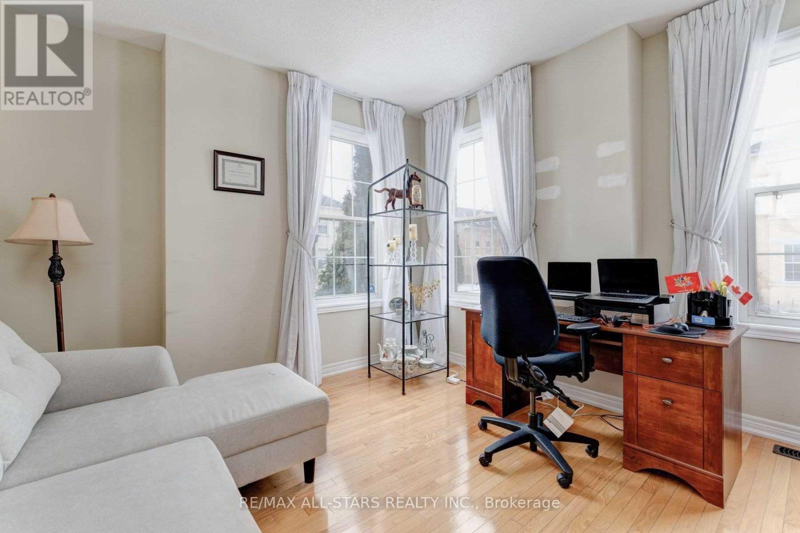 Photo 3 of 18 Orr Farm Road, Markham ON