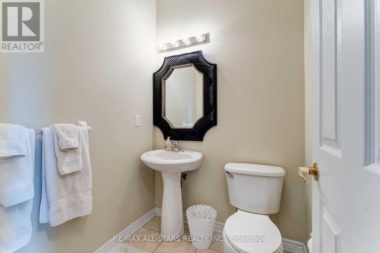 Photo 11 of 18 Orr Farm Road, Markham ON