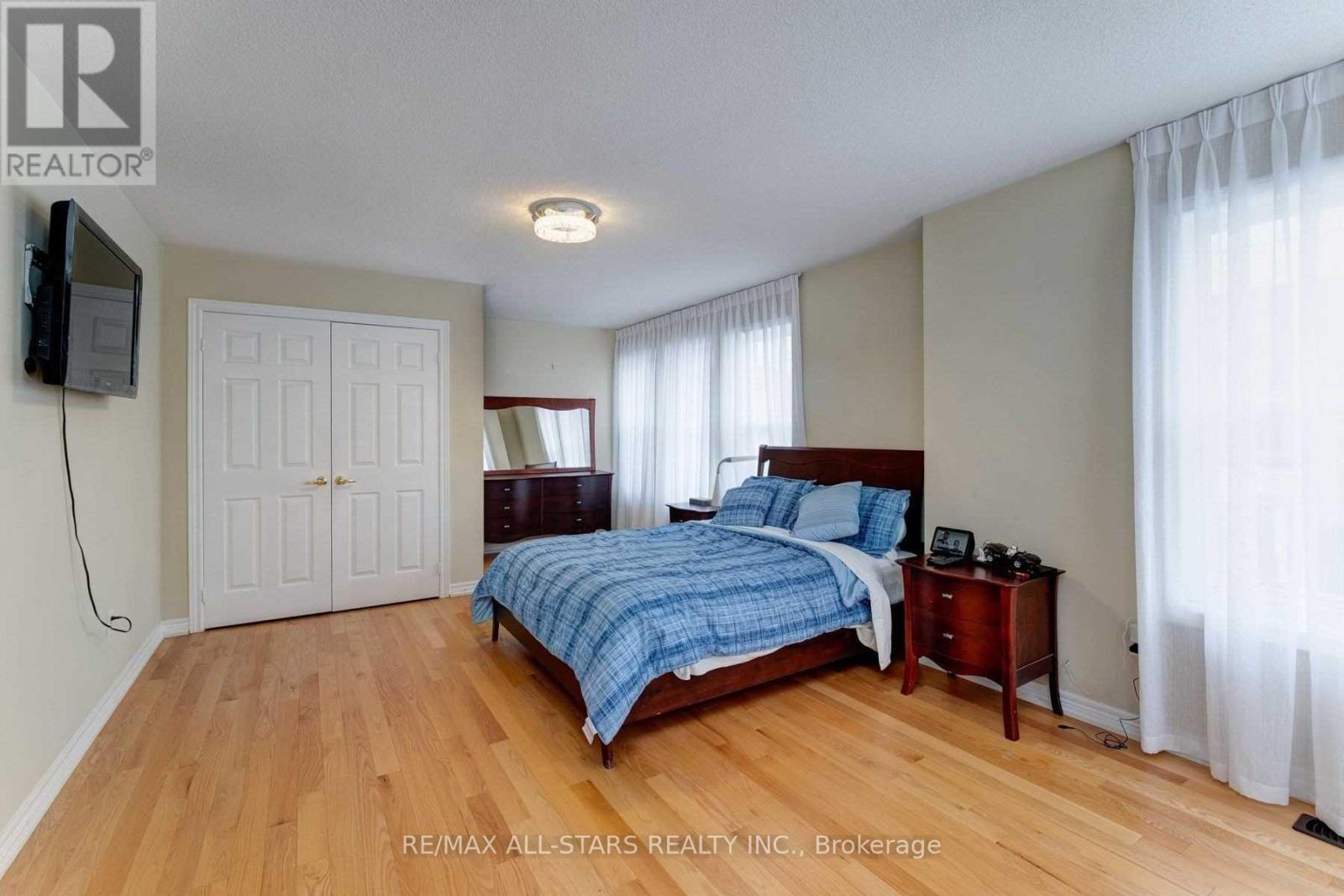 Photo 2 of 18 Orr Farm Road, Markham ON