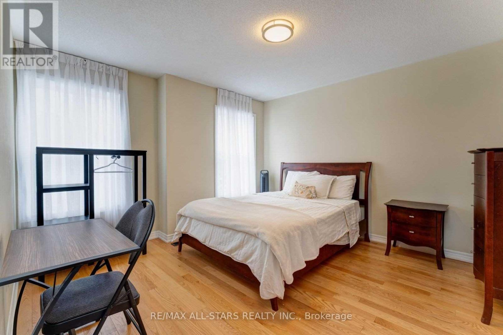 Photo 7 of 18 Orr Farm Road, Markham ON