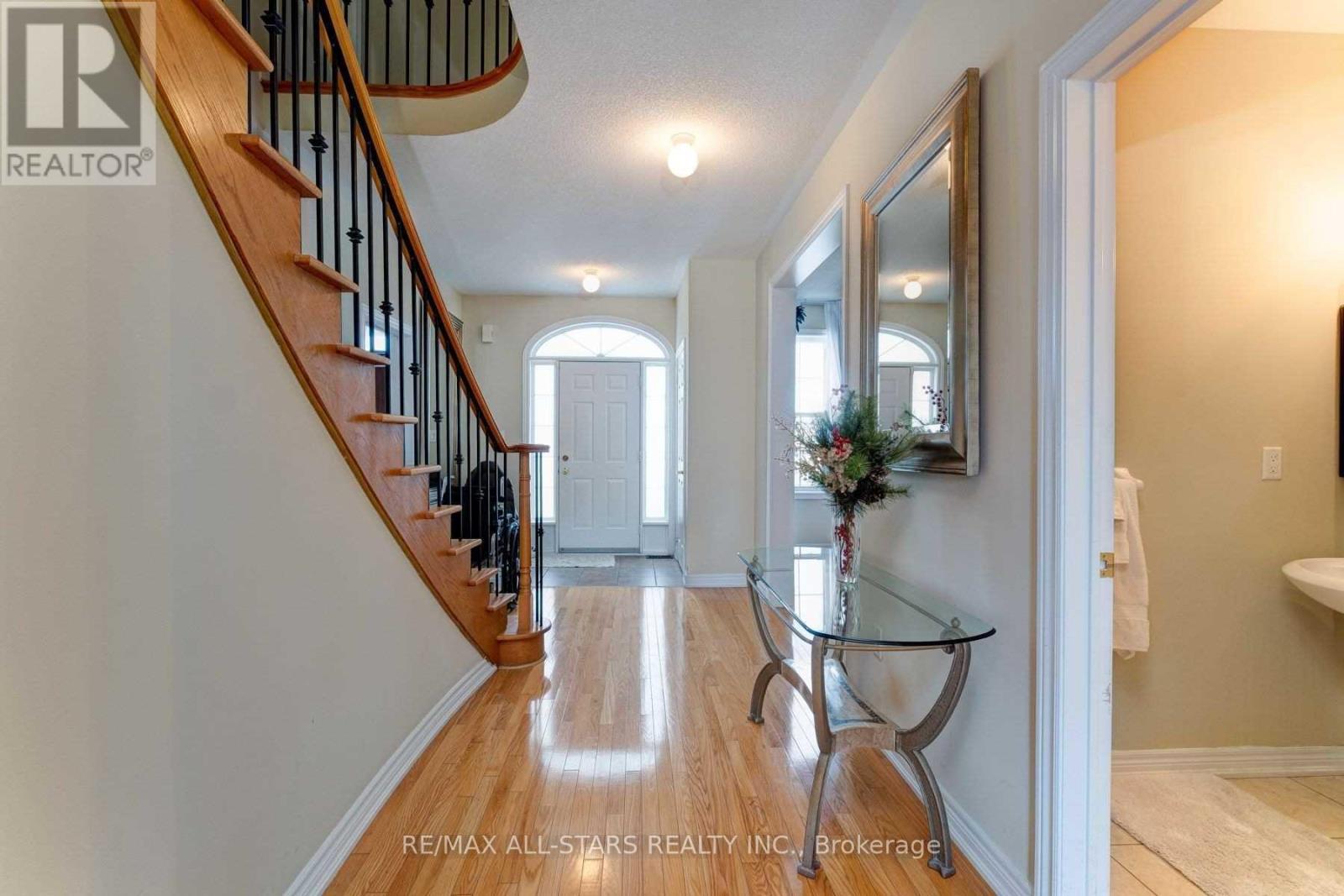 Photo 13 of 18 Orr Farm Road, Markham ON