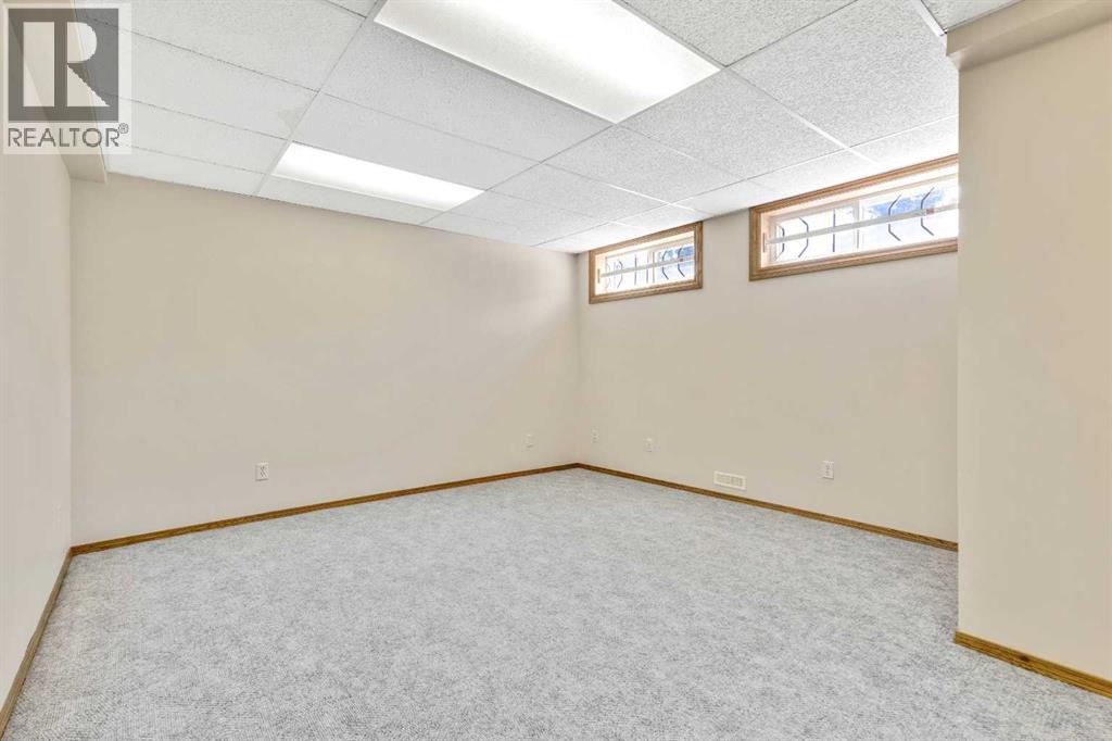 Single Family House for Sale in  Somerset Close SW Somerset Calgary 