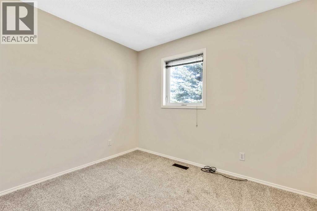 Single Family House for Sale in  Somerset Close SW Somerset Calgary 