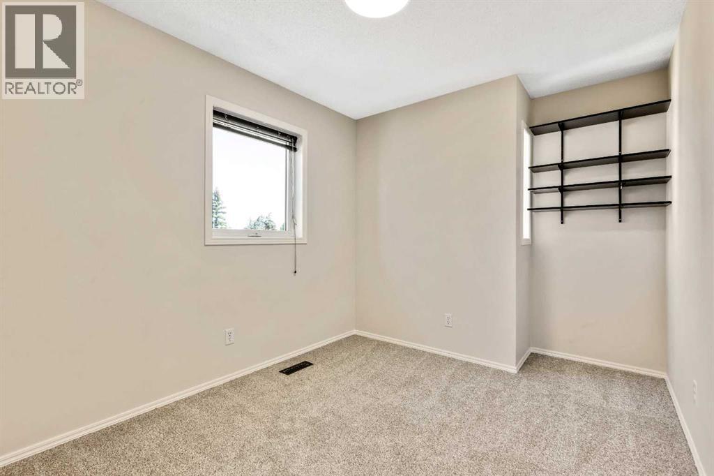 Single Family House for Sale in  Somerset Close SW Somerset Calgary 