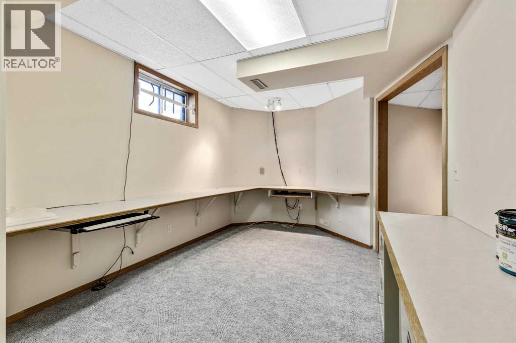 Single Family House for Sale in  Somerset Close SW Somerset Calgary 