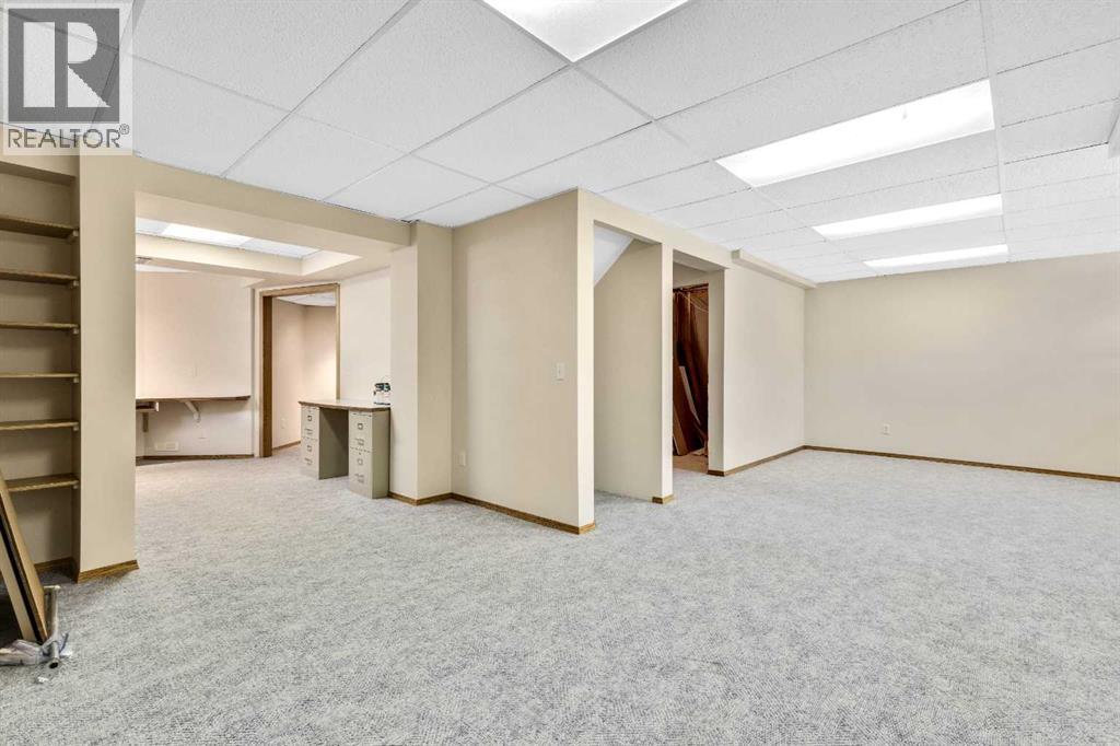 Single Family House for Sale in  Somerset Close SW Somerset Calgary 