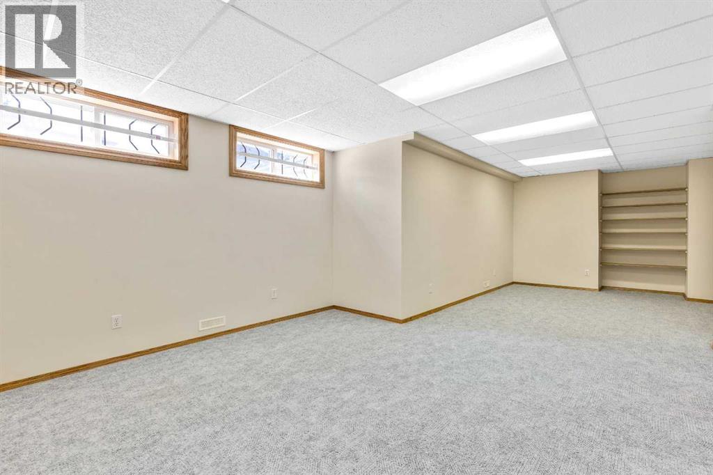 Single Family House for Sale in  Somerset Close SW Somerset Calgary 