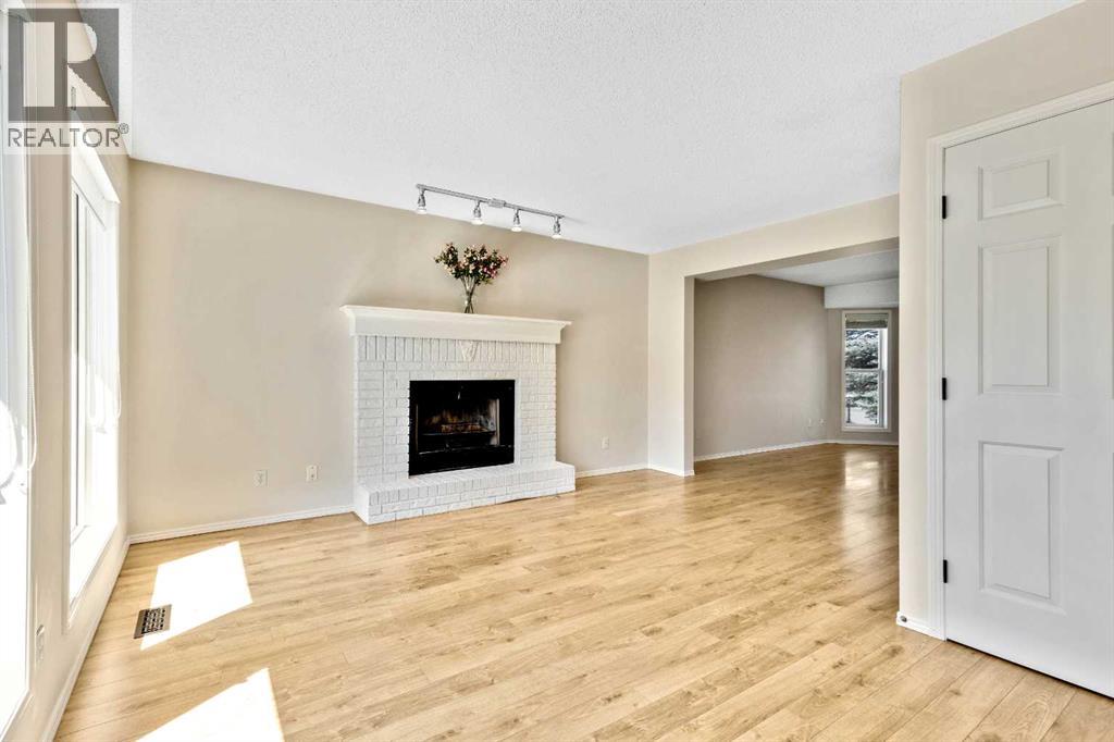 Single Family House for Sale in  Somerset Close SW Somerset Calgary 