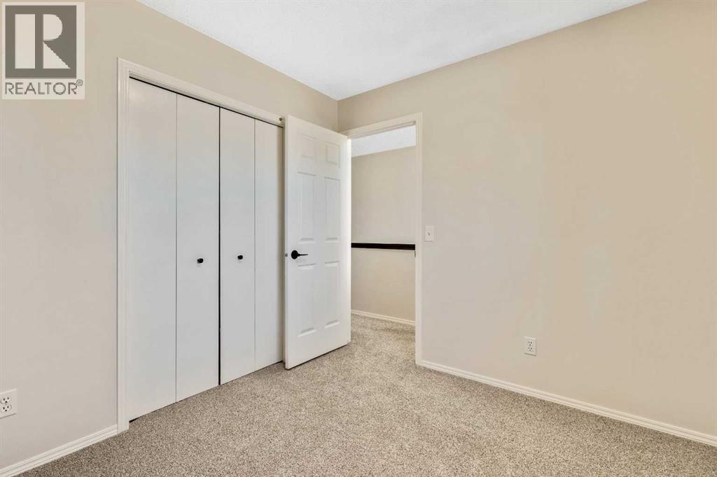 Single Family House for Sale in  Somerset Close SW Somerset Calgary 