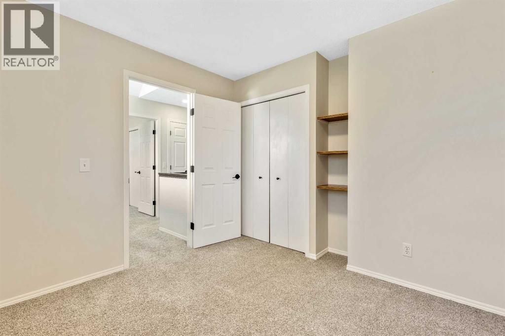 Single Family House for Sale in  Somerset Close SW Somerset Calgary 