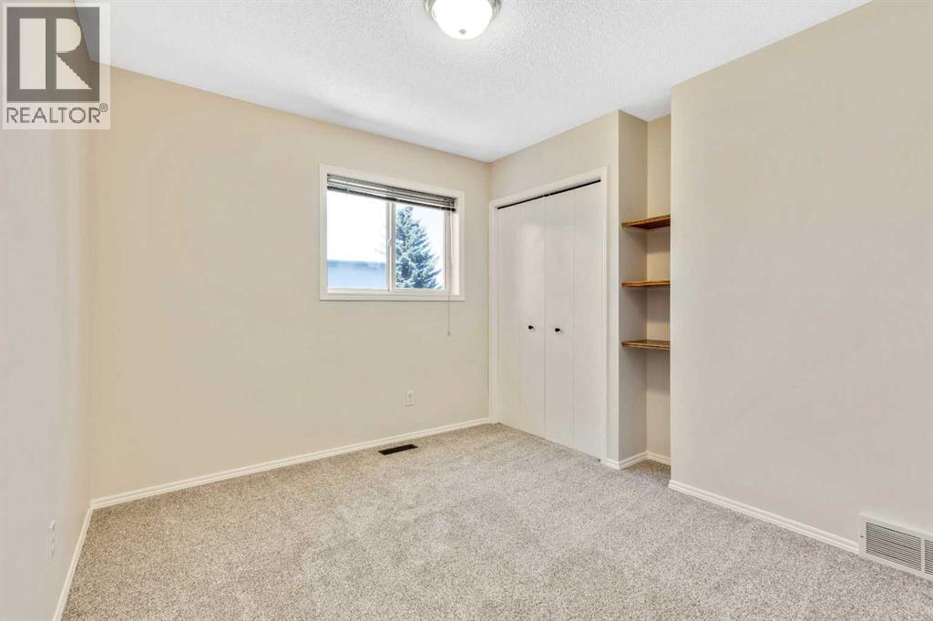 Single Family House for Sale in  Somerset Close SW Somerset Calgary 