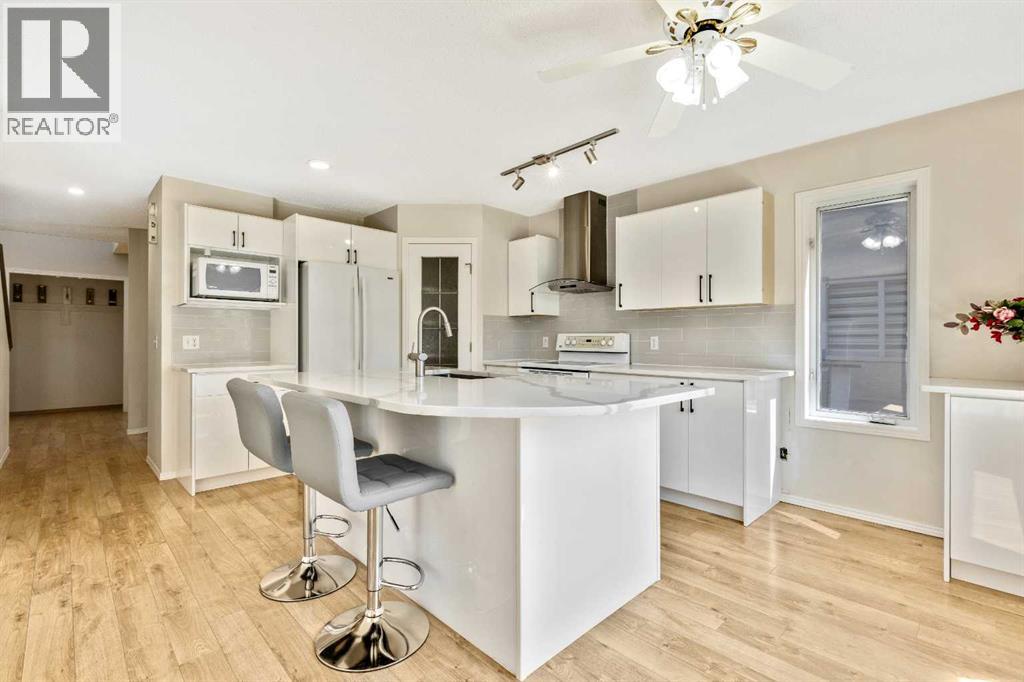 Single Family House for Sale in  Somerset Close SW Somerset Calgary 