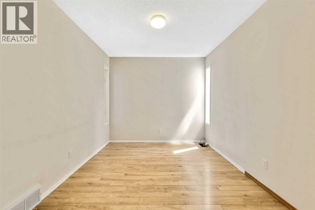 Single Family House for Sale in  Somerset Close SW Somerset Calgary 