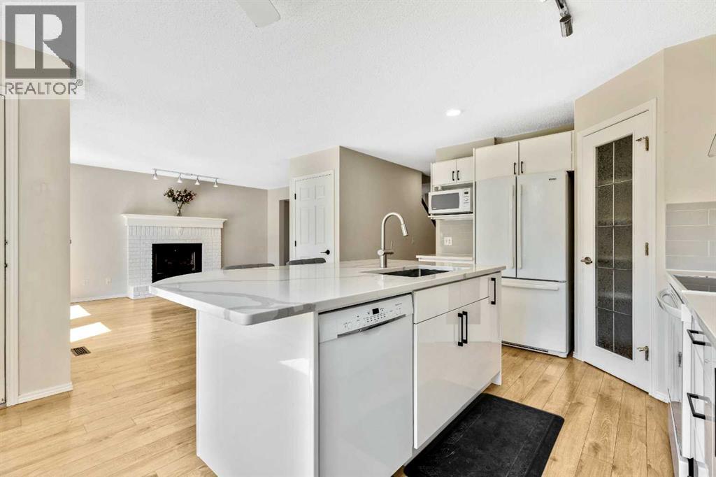 Single Family House for Sale in  Somerset Close SW Somerset Calgary 