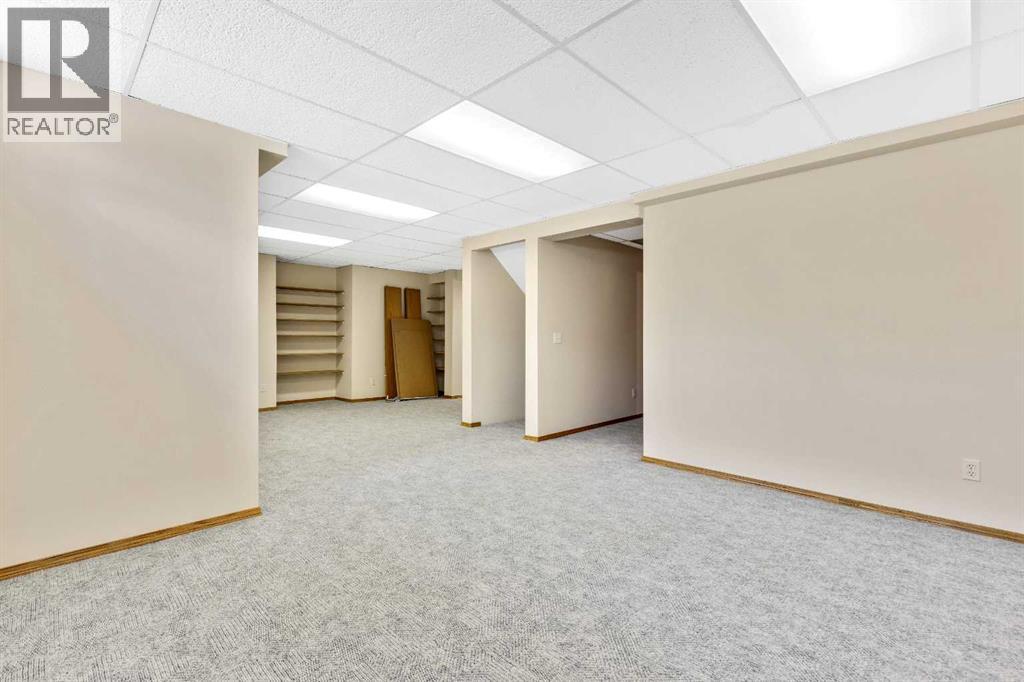 Single Family House for Sale in  Somerset Close SW Somerset Calgary 