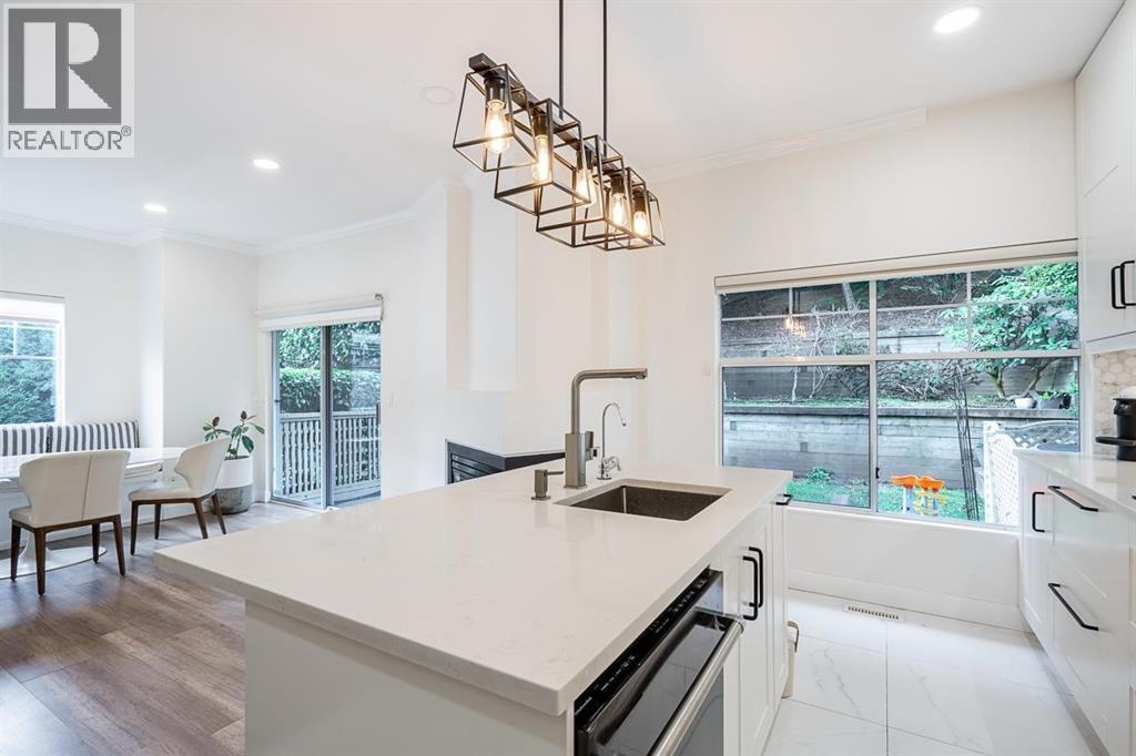 Photo 10 of 7 2979 Panorama Drive, Coquitlam BC