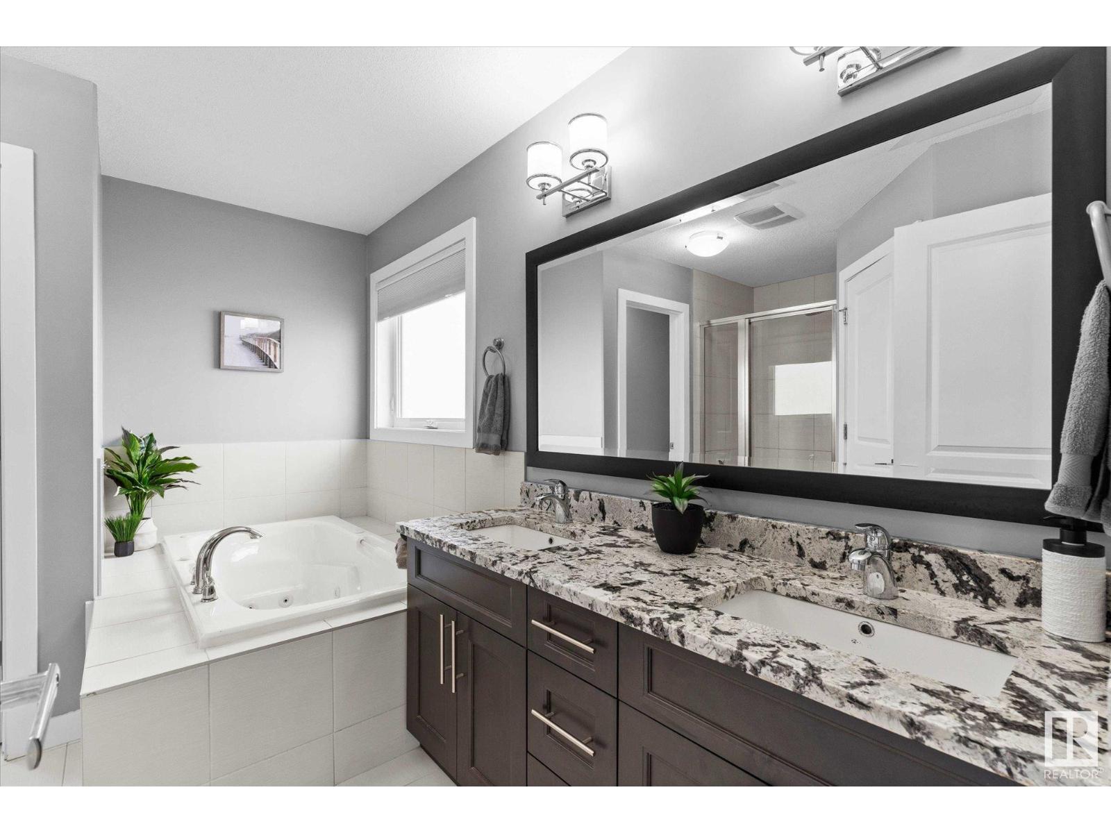Photo 7 of 78 Woodhill Ln, Fort Saskatchewan AB
